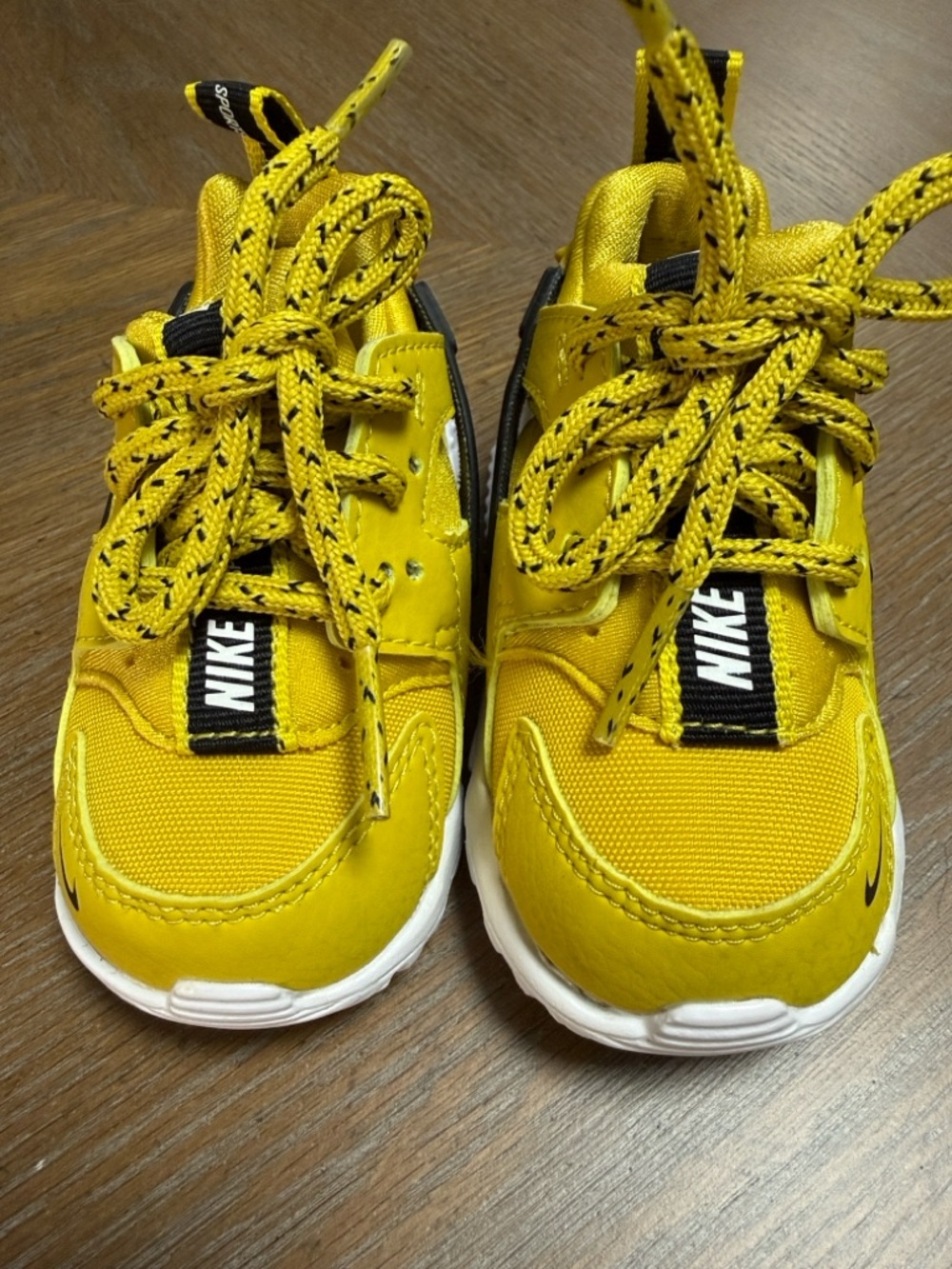 Nike Toddler Huarache run sneakers. Bright Citron. New never worn!